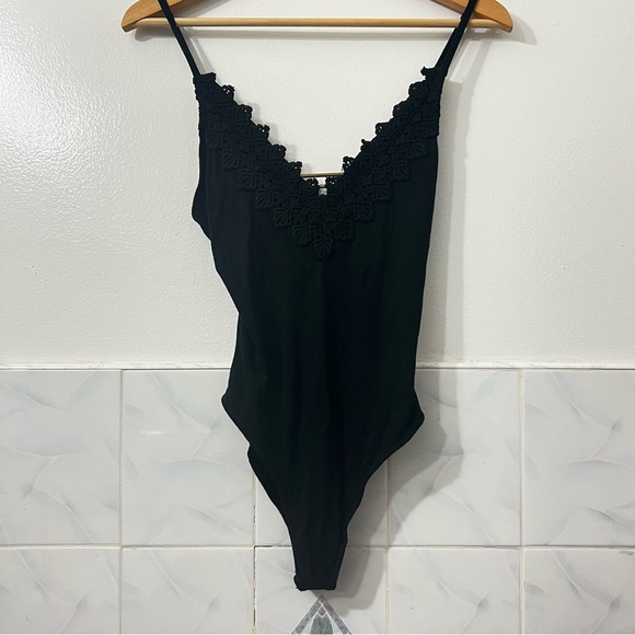 Free People Intimately S Black V Neck Boho Coquette Stretchy Lace Trim Bodysuit - Picture 3 of 12
